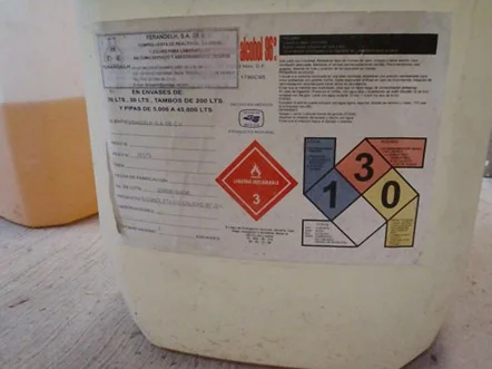 ESTE CURSO LO PODEMOS IMPARTIR EN SU EMPRESA, DIAS Y HORARIOS QUE USTED DESEE - 55 3430 0692 - www.inspeccion.com.mx BIDON LLENO DE LIQUIDO INFLAMABLE