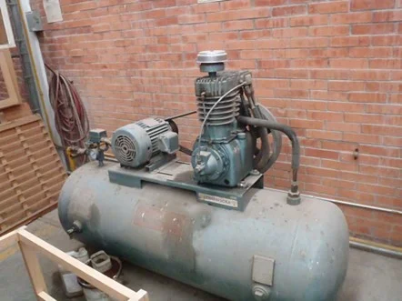 COMPRESOR, MOTOR, CON TANQUE HORIZONTAL PARA ALMACENAMIENTO DE AIRE