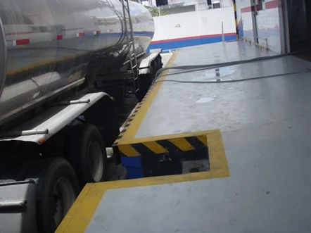 IMPLEMENTAMOS Y ELABORAMOS DOCUMENTACIÓN DE LA NOM-001-STPS-2008 - 55 3430 0692 - www.inspeccion.com.mx DELIMITACIÓN DE PASILLOS DE TRÁNSITO EN ÁREA DE CARGA Y DESCARGA