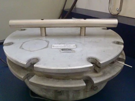 FOTOGRAFIA DE UNA TAPA PLANA, QUE SON LAS MENOS RESISTENTES A PRESIONES ELEVADAS