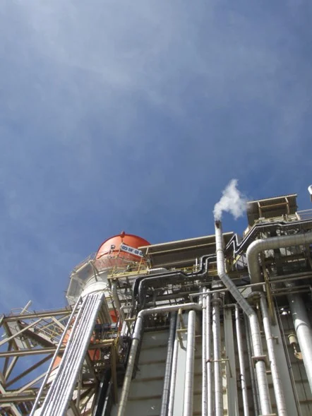 ACCIDENTE DE TRABAJO EN ALTURAS, PERSONA QUEDA SUSPENDIDA DE SU ARNES Y LINEA DE VIDA